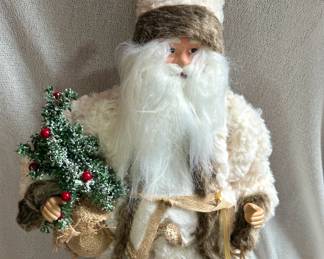 Wellesley Manor Holiday Collection Santa Claus Figurine