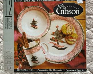 Gibson Christmas Star Piece Dinnerware Set