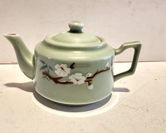 Floral Motif Teapot 