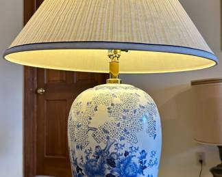 Blue and White Chinoiserie Floral Porcelain Ginger Jar Table Lamp