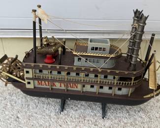 Vintage Mark Twain Riverboat Transistor Radio