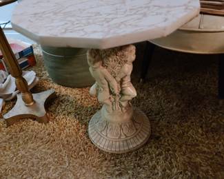 Pedestal table