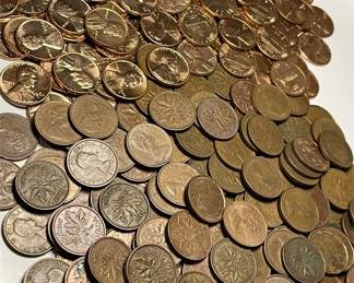 300 Coin Lot. Half Uncirculated US Pennies & Half Circulated Canadian Pennies!