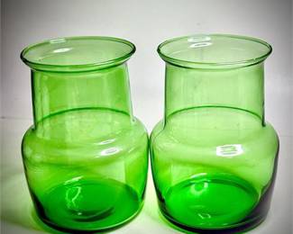 Vintage Green Hand-Blown Art Glass Mini Bud Vases – 3” Tall Retro Decor

