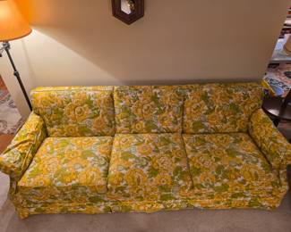 Gorgeous, Franklin furniture, vintage mid-century yellow bold floral 3-cushion sofa. Excellent condition! 