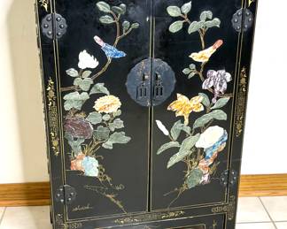 Vintage Chinese Lacquor Bar 