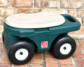 Step2 Multi Purpose Garden Hopper 