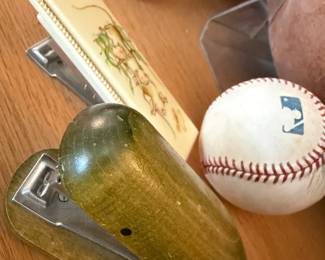 LOOK AT THIS CUTE LITTLE WHALE STAPLER