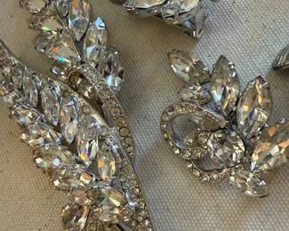 VINTAGE EISENBERG CLIP EARINGS & BROOCHE