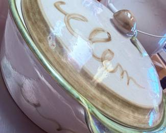 GORGEOUS DUTCH OVEN - SCULPTED PEAR SITS ATOP