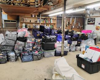 These are the CLOTHES most are sizes 1xl to 4xl 
Men's clothes are 3xl and 4xl 
Pants are 42 to 46 ALL SEASONS JEANS SHORTS dress shirts tee shirts 
Women's pants are size 18w and up to 22w and all seasons dresses lots of leggings shirts coats MOST are NEW 