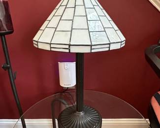 Tiffany Style White Stained Glass Table Lamp
