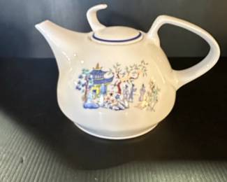 Chinoiserie Scene Teapot