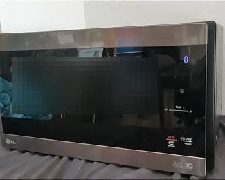 LG 1.5 Cu Ft Smart Inverter Microwave