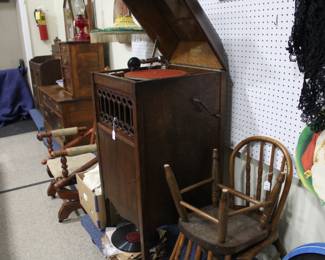 Early floor model record player w/ old records