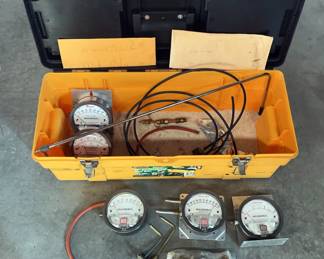 Dwyer Magnehelic Gauges With Accessories 