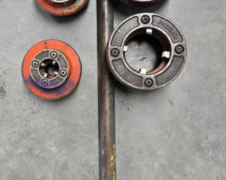 Ridgid 12-R Pipe Threader With Dies 