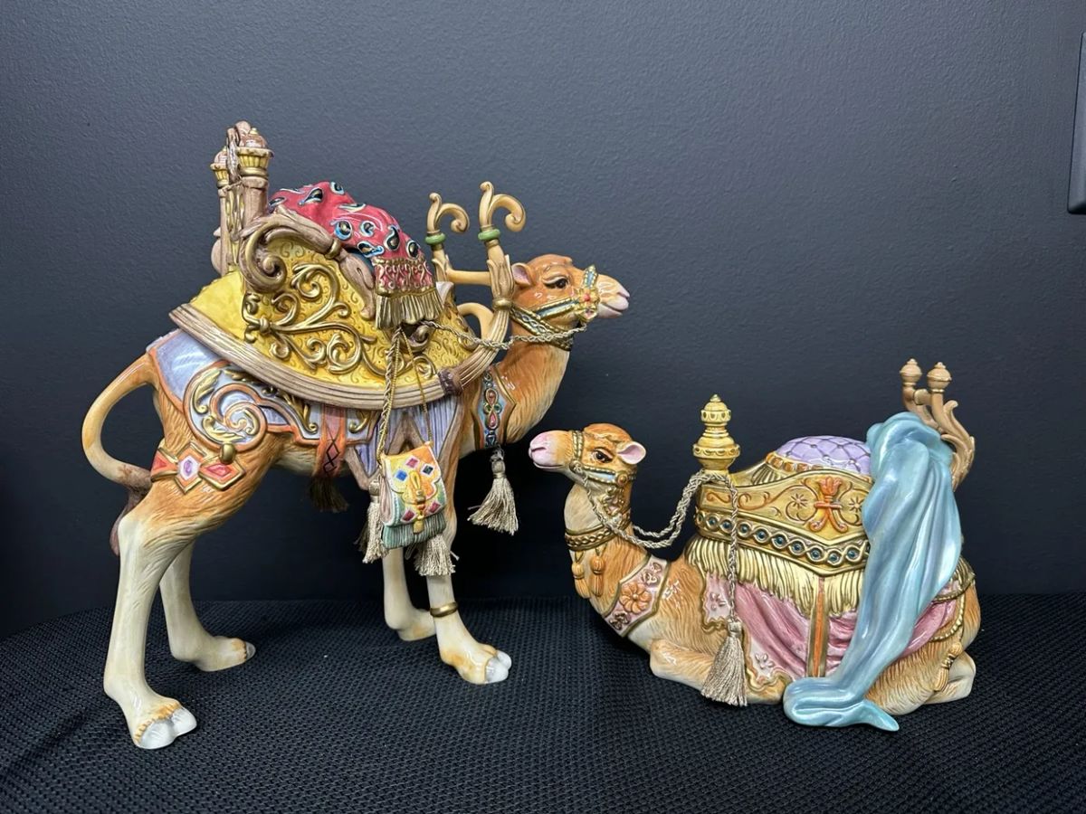 1 Fitz  Floyd Nativity Collection Babylonian Standing Camel and Resting Camel figurines.