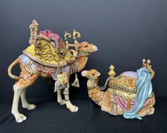 1 Fitz  Floyd Nativity Collection Babylonian Standing Camel and Resting Camel figurines.