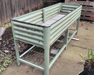 Green Metal Raised Garden Bed Planter __ SPECIAL PICKUP INSTRUCTIONS  READ BEFORE BIDDING ____