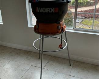 WORX WG430 Leaf Mulcher on Stand __ SPECIAL PICKUP INSTRUCTIONS  READ BEFORE BIDDING ____