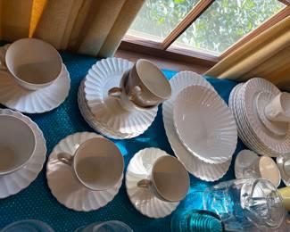 SET OF MEAKIN DISHES