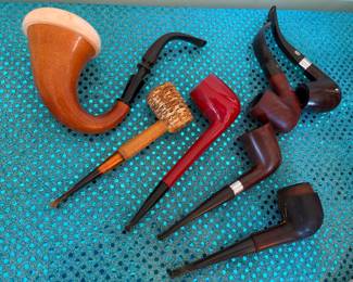 COLLECTION OF VINTAGE PIPES