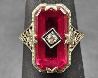 14K Gold w/ Red Stone Ring, Size 5 TW4.03g