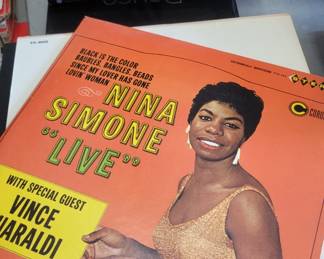 Vinyl records, 8 tracks, cassette tapes - see more photos further down .