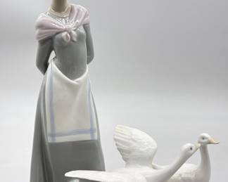 Lladro Barnyard Scene Porcelain Figurine