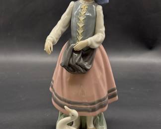 Lladro Josefa Feeding Duck #5201 Porcelain Figure