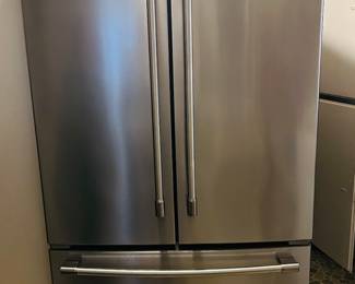 PRESALE! $850 - need moved asap
UP FOR GRABS like new Maytag Refrigerator with drawer pull out!
Retails $2200

PICKUP NOW - Call 3185005391! 
(( retail price $2200 ))