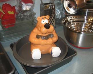 Sid Bear candy/cookie jar, cookware