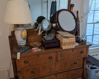 mirrors, dresser, chest