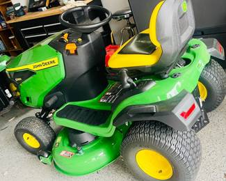 John Deere S240 Lawn Tractor (2025 model)
