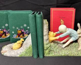SH325Winnie the Pooh Bookends