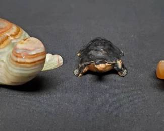 SH438Carved Turtle Figurines 