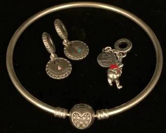 SH509VPandora Bangle Bracelet, Pooh Bear, Mom  Dad Charms