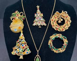 SH498Vintage Christmas Jewelry 