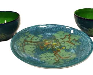 ART GLASS BOWL AND PLATE WITH MOTTLED TREE MOTIF 