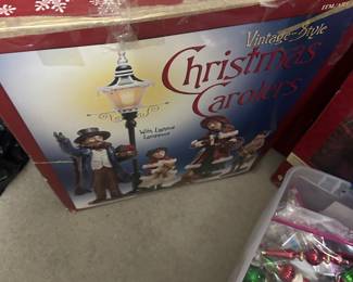 Christmas caroler, large decor, figurines