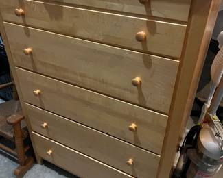 Stanley five drawer dresser