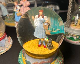 The Wizard of Oz, Dorothy and Toto snow globe