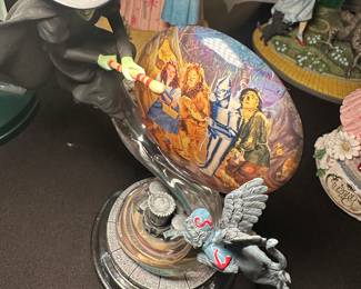
Wizard of Oz figurine