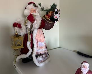 Collectible Santa Claus figurine