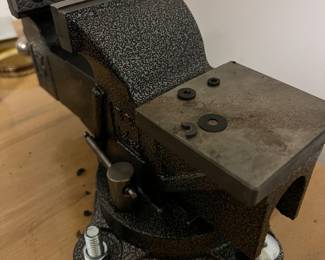 heavy-duty cast iron bench vise with a swivel base