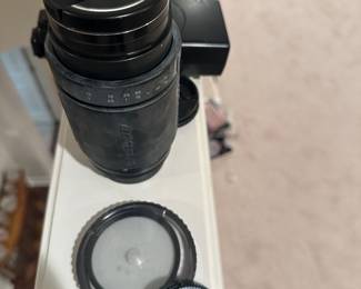 Tamron AF 70-300mm f/4-5.6 Di LD Macro telephoto zoom lens 