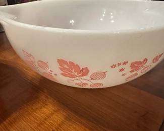 vintage Pyrex Pink Gooseberry Cinderella mixing bowl
