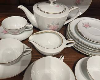 Noritake fine china dinnerware set