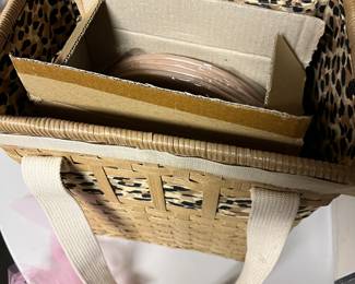 insulated, collapsible lunch bag / small picnic basket